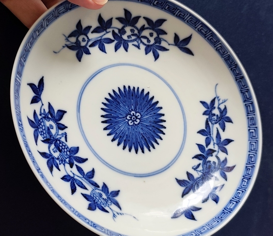 古玩陶瓷青花三多紋盤真品鑒賞圖
