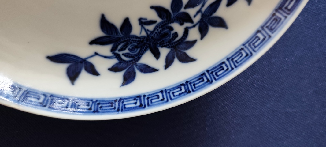 古玩陶瓷青花三多紋盤真品鑒賞圖