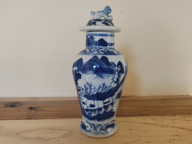 古玩陶瓷山水紋青花雞腿蓋瓶拍賣,當前價格1800元