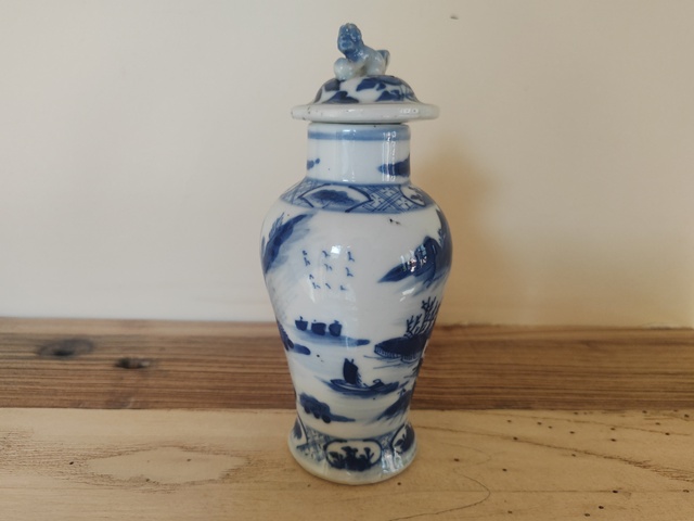 古玩陶瓷山水紋青花雞腿蓋瓶拍賣,當前價格1800元