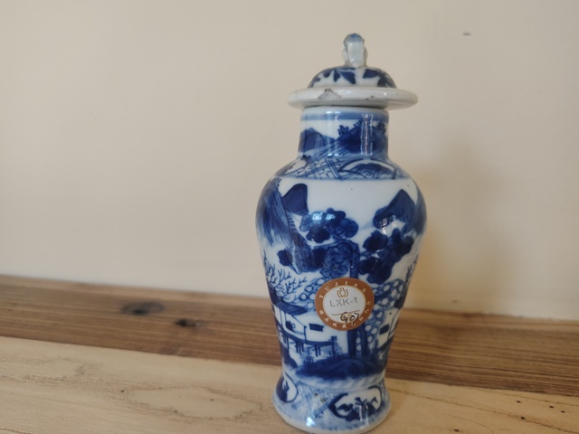 古玩陶瓷山水紋青花雞腿蓋瓶拍賣,當前價格1800元