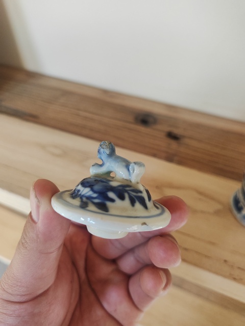 古玩陶瓷山水紋青花雞腿蓋瓶拍賣,當前價格1800元
