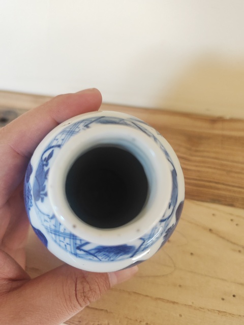 古玩陶瓷山水紋青花雞腿蓋瓶拍賣,當前價格1800元