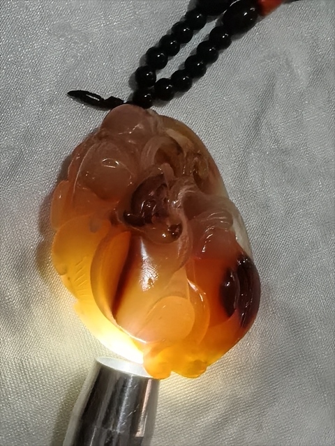 古玩玉器金絲玉雕“靈猴獻壽”把件拍賣,當前價格880元