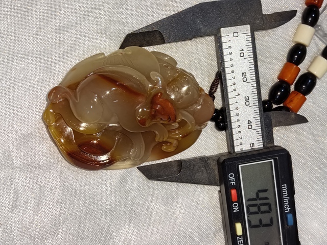 古玩玉器金絲玉雕“靈猴獻壽”把件拍賣,當前價格880元