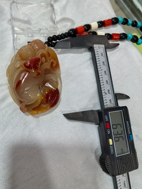 古玩玉器金絲玉雕“靈猴獻壽”把件拍賣,當前價格880元