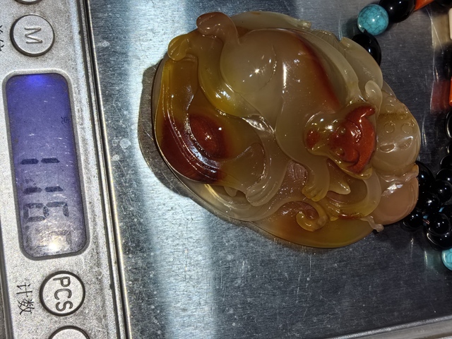 古玩玉器金絲玉雕“靈猴獻壽”把件拍賣,當前價格880元