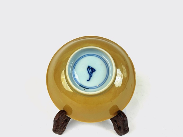 古玩陶瓷清康熙·米黃釉盤真品鑒賞圖