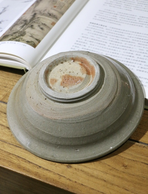 古玩陶瓷龍泉青瓷撇口碗拍賣(mài),當(dāng)前價(jià)格200元