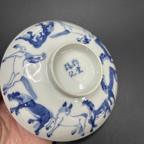 古玩陶瓷清晚青花八駿圖紋蓋碗拍賣，當前價格4800元