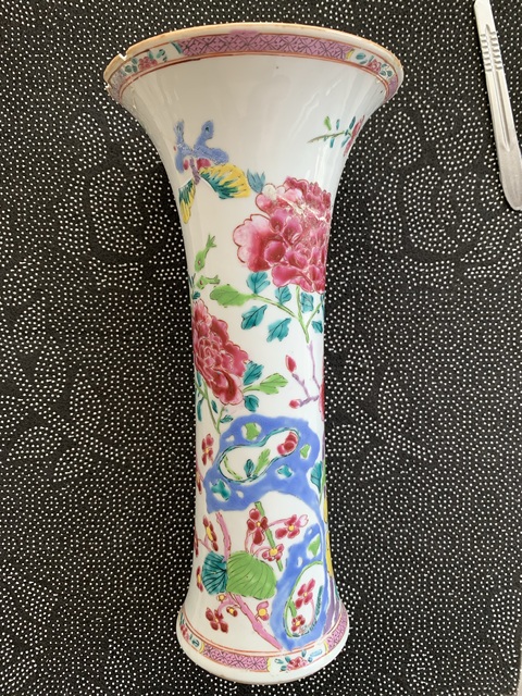 古玩陶瓷花蝶紋粉彩束腰花觚拍賣，當前價格2988元