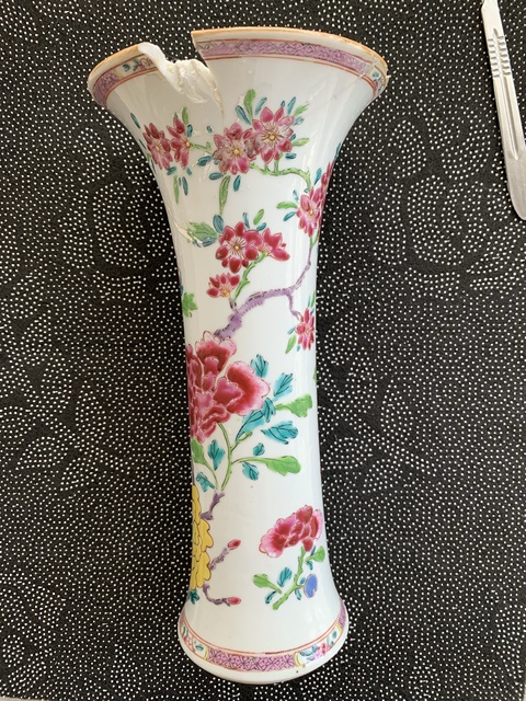 古玩陶瓷花蝶紋粉彩束腰花觚拍賣，當前價格2988元