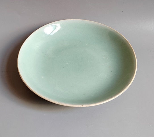 古玩陶瓷清代中期豆青盤拍賣,當(dāng)前價(jià)格300元