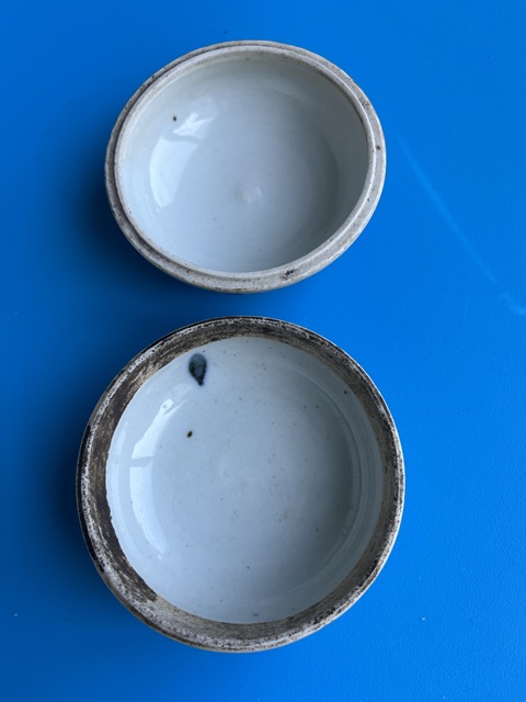 古玩陶瓷纏枝花囍字紋青花粉盒真品鑒賞圖