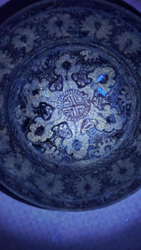 古玩陶瓷明中期青花大盤真品鑒賞圖