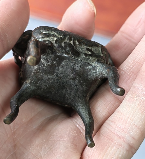 古玩銅器鼎式薰?fàn)t真品鑒賞圖