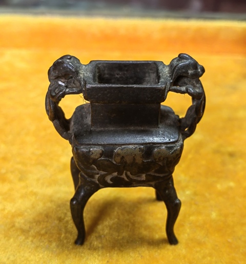 古玩銅器鼎式薰?fàn)t真品鑒賞圖
