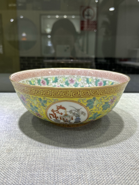 古玩陶瓷歲朝清供粉彩碗真品鑒賞圖