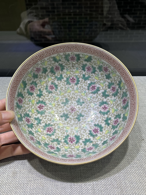 古玩陶瓷歲朝清供粉彩碗真品鑒賞圖