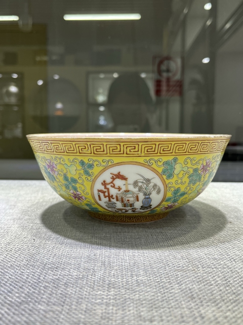 古玩陶瓷歲朝清供粉彩碗真品鑒賞圖