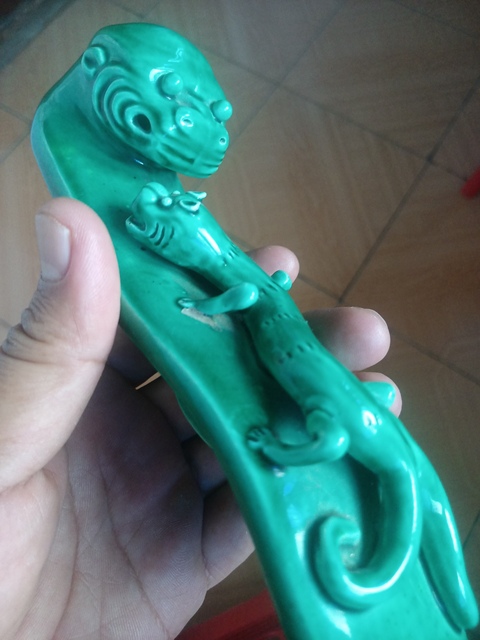 古玩陶瓷綠釉蒼龍教子帶鉤真品鑒賞圖