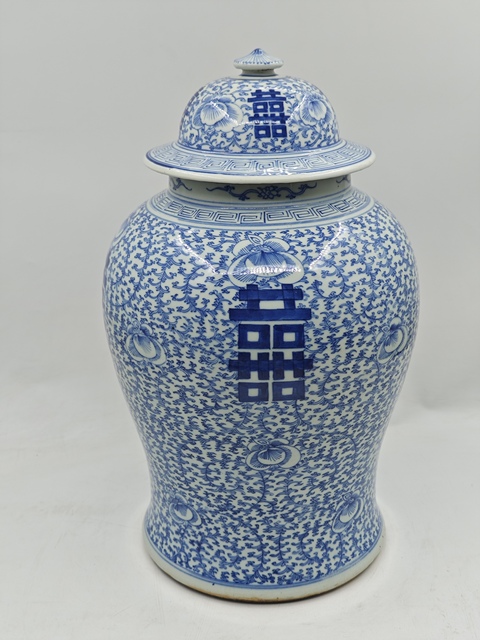 古玩陶瓷青花纏枝喜字紋將軍罐拍賣，當(dāng)前價(jià)格12000元