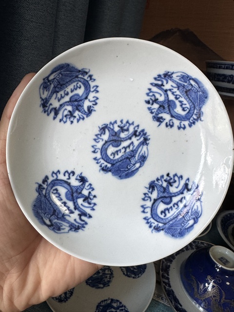 古玩陶瓷青花團(tuán)龍紋盤拍賣,當(dāng)前價(jià)格1600元