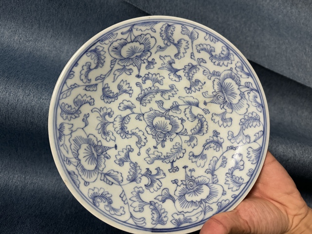 古玩陶瓷青花淡描花卉紋盤真品鑒賞圖