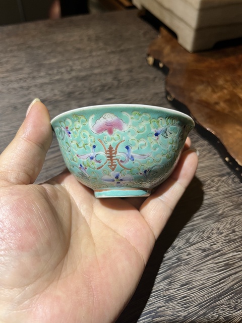古玩陶瓷【北洋政府國務總理】民國.松石綠粉彩花卉紋茶碗(底款:伯棠自置)拍賣,當前價格999元