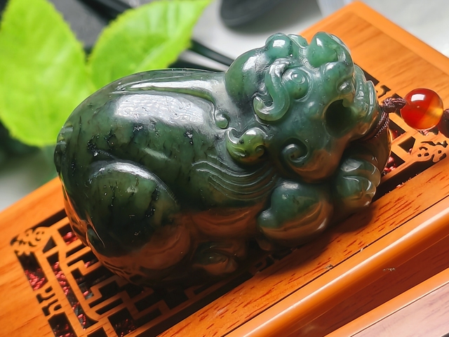 古玩玉器天然和田碧玉瑞獸把件(帶鑒定證書)拍賣,當(dāng)前價(jià)格1200元