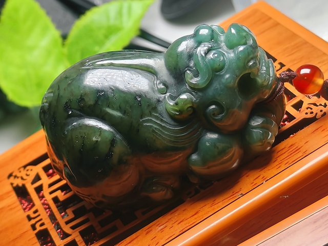古玩玉器天然和田碧玉瑞獸把件(帶鑒定證書)拍賣,當(dāng)前價(jià)格1200元