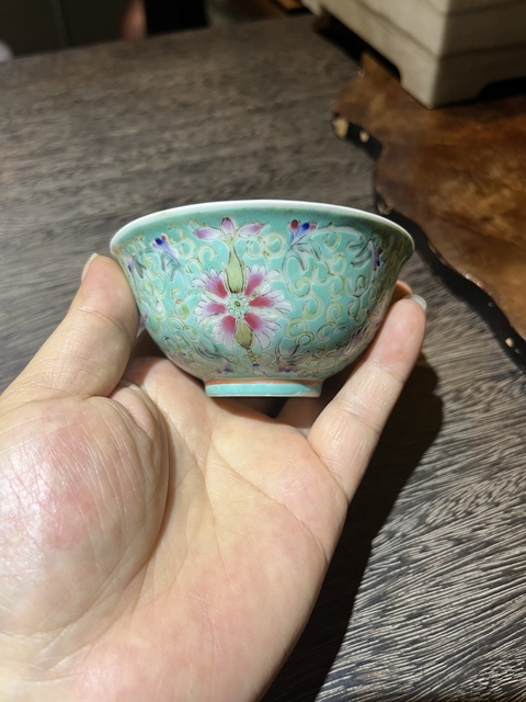 古玩陶瓷【北洋政府國務總理】民國.松石綠粉彩花卉紋茶碗(底款:伯棠自置)拍賣,當前價格999元