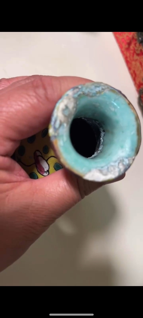 古玩陶瓷黃地粉彩花卉紋觀音瓶真品鑒賞圖