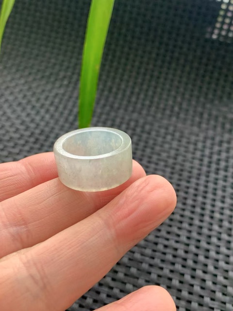 清代翡翠雕“素紋戒指”拍賣，當前價格3800元