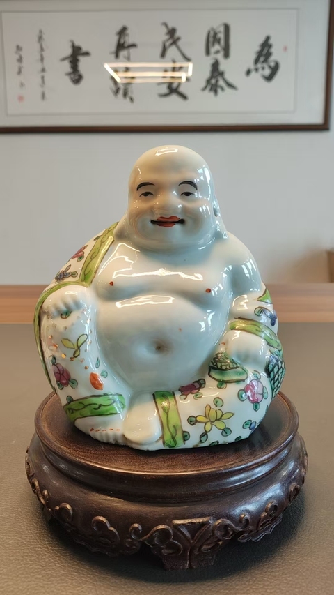 置物　弥勒佛 粉彩人物 民国粉彩弥勒佛布袋和尚坐像– [临渊阁]天地一家春