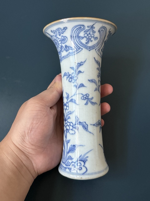 古玩陶瓷清·康熙線描青花束腰花觚拍賣,當前價格1800元