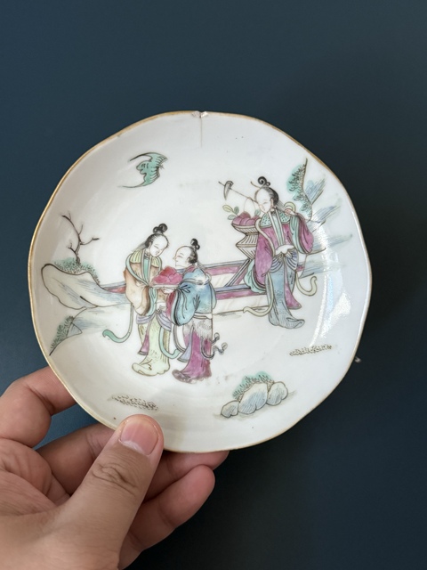 古玩陶瓷人物紋粉彩盤真品鑒賞圖