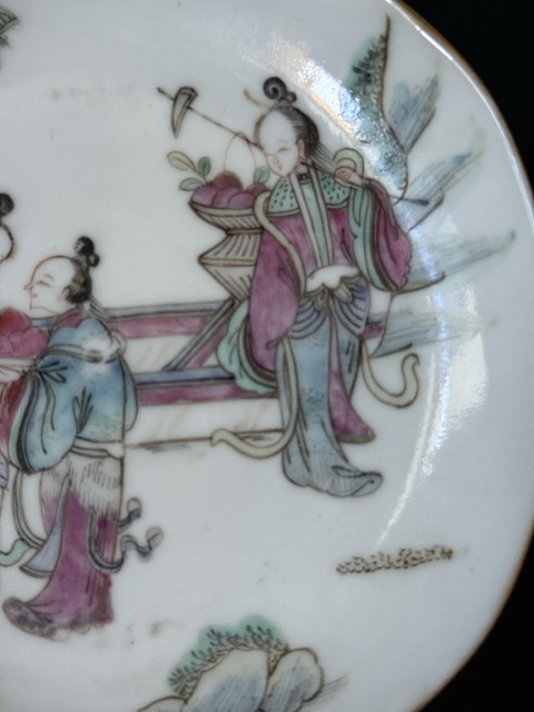 古玩陶瓷人物紋粉彩盤真品鑒賞圖