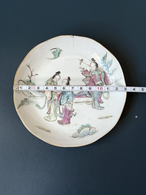 古玩陶瓷人物紋粉彩盤真品鑒賞圖