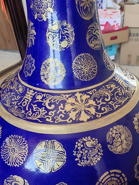 古玩陶瓷宣統(tǒng)官窯祭藍描金賞瓶拍賣,當前價格20000元
