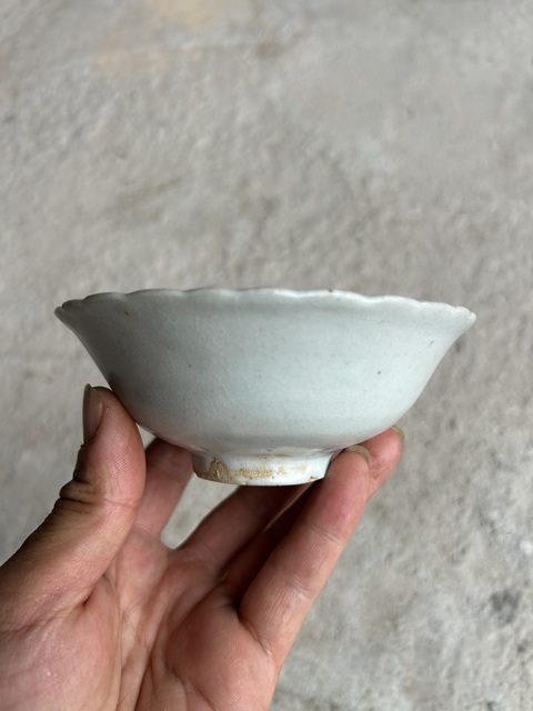 古玩陶瓷樞府卵白釉花口碗拍賣,當(dāng)前價(jià)格388元