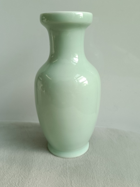 古玩陶瓷豆青釉瓶拍賣,當(dāng)前價(jià)格200元