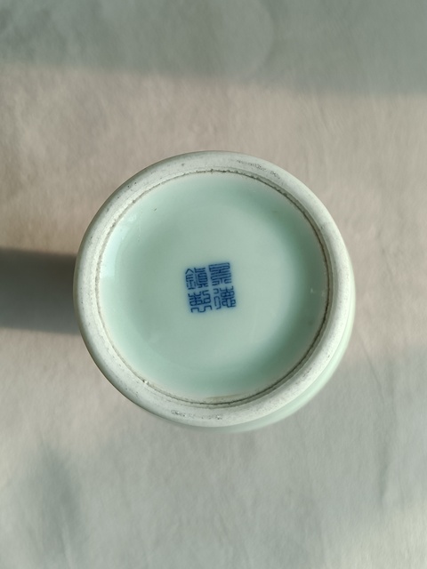 古玩陶瓷豆青釉瓶拍賣,當(dāng)前價(jià)格200元