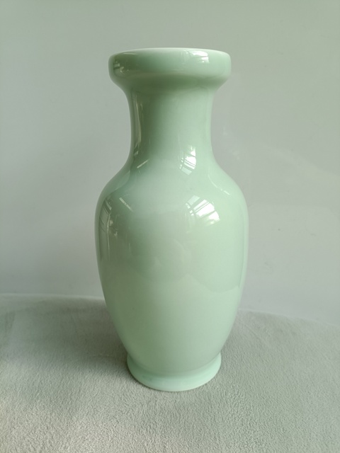 古玩陶瓷豆青釉瓶拍賣,當(dāng)前價(jià)格200元