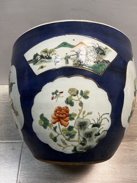 藍釉地開光五彩人物花鳥紋缸拍賣，當前價格45000元