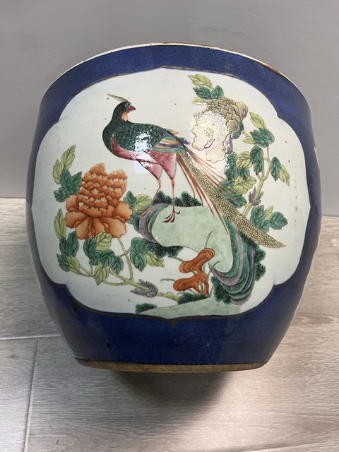 古玩陶瓷藍釉地開光五彩人物花鳥紋缸拍賣，當前價格45000元