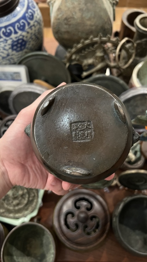 古玩雜項清末民初·銅獅耳香爐真品鑒賞圖