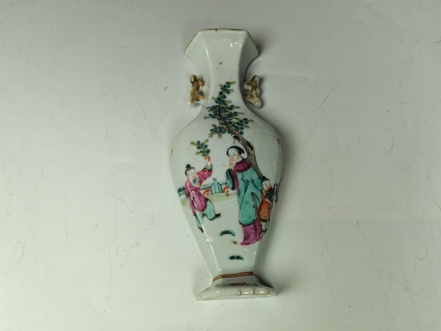 古玩陶瓷清晚庭院仕女嬰戲粉彩壁瓶真品鑒賞圖