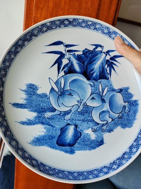 古玩陶瓷兔紋青花盤真品鑒賞圖
