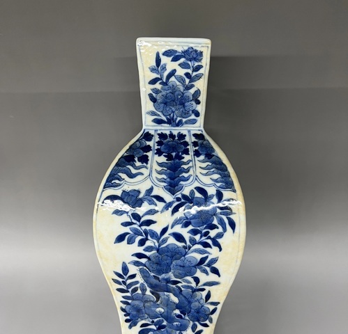 古玩陶瓷青花花卉紋四方瓶拍賣，當(dāng)前價(jià)格3888元